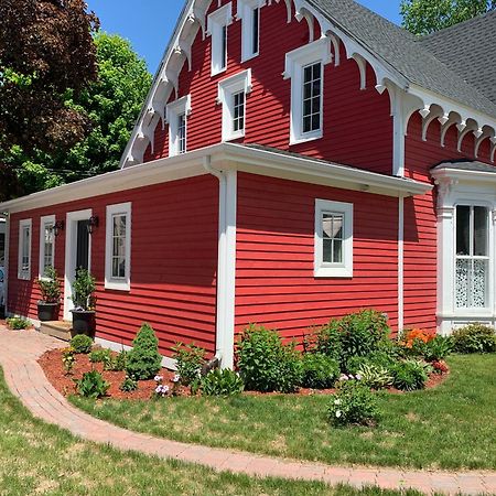 לינה וארוחת בוקר The Red House פרדריקטון מראה חיצוני תמונה