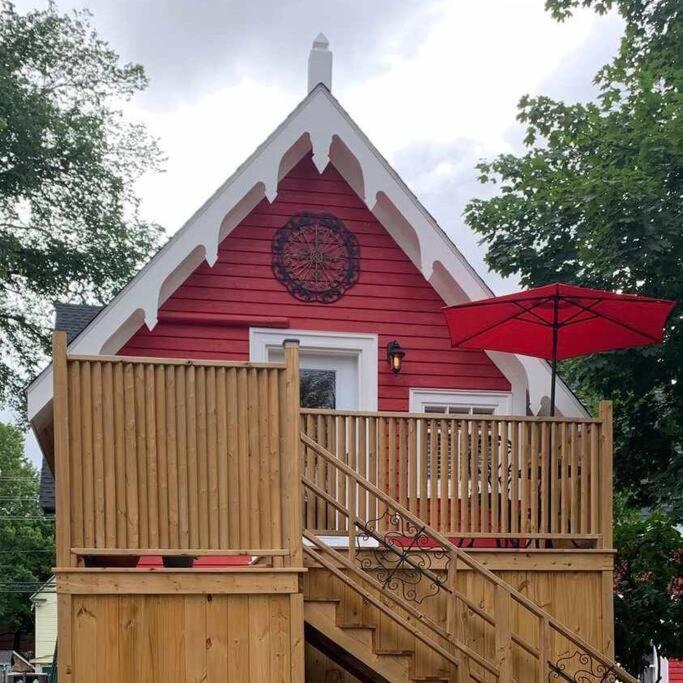 לינה וארוחת בוקר The Red House פרדריקטון מראה חיצוני תמונה