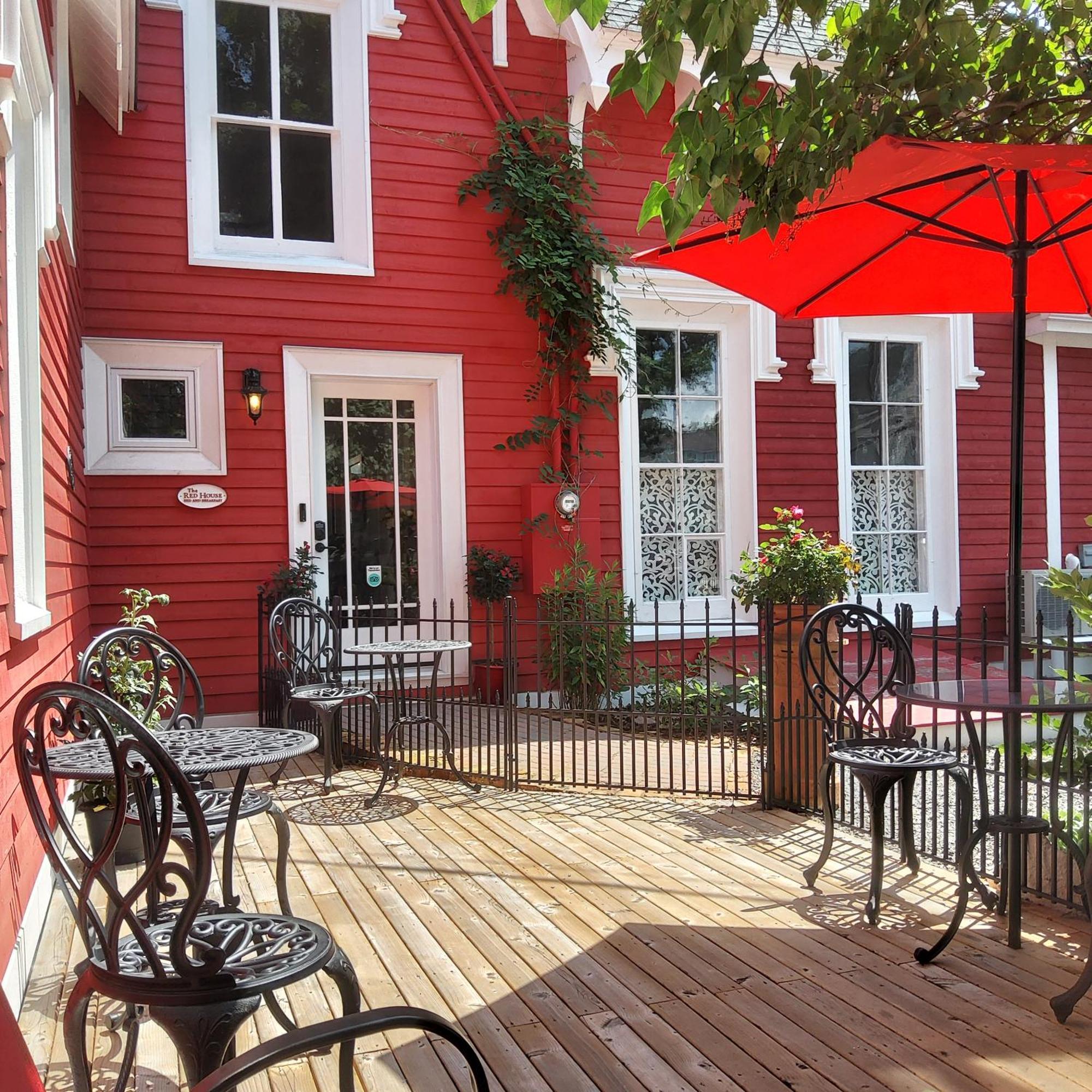 לינה וארוחת בוקר The Red House פרדריקטון מראה חיצוני תמונה